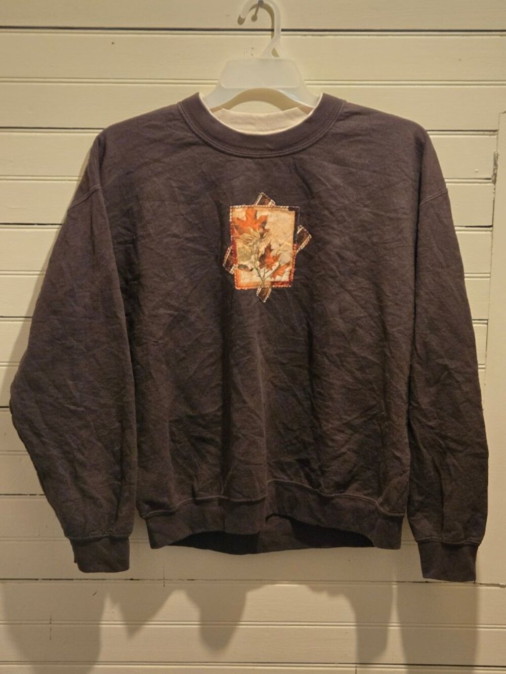 Gildan Sweatshirt Mens L Brown Fall Leaf Patch Crewneck Heavy Blend Pullover